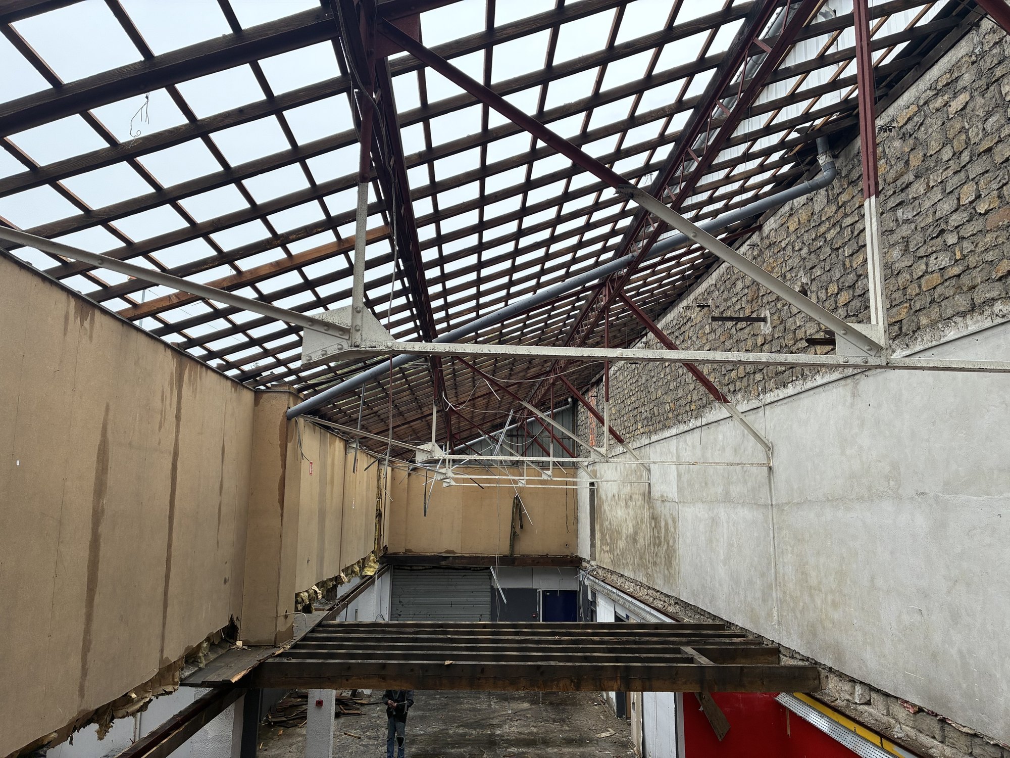 Chantier Cardinal : intérieur ouvert sous la charpente